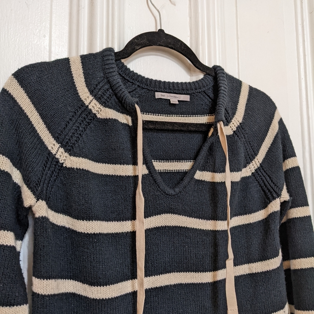 GAP V-Neck Drawstring Sweater - Picture 5 of 10